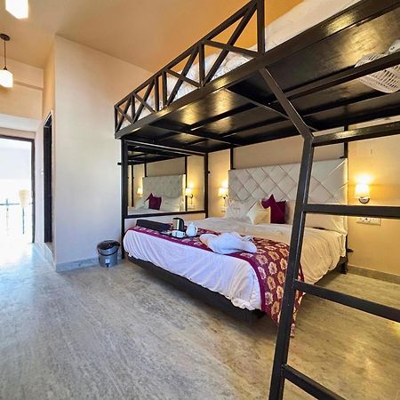 Hotel Nirvana Lakeside Udaipur Exteriör bild