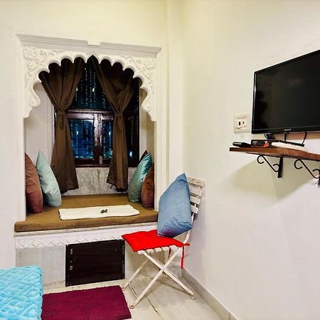 Hotel Nirvana Lakeside Udaipur Exteriör bild