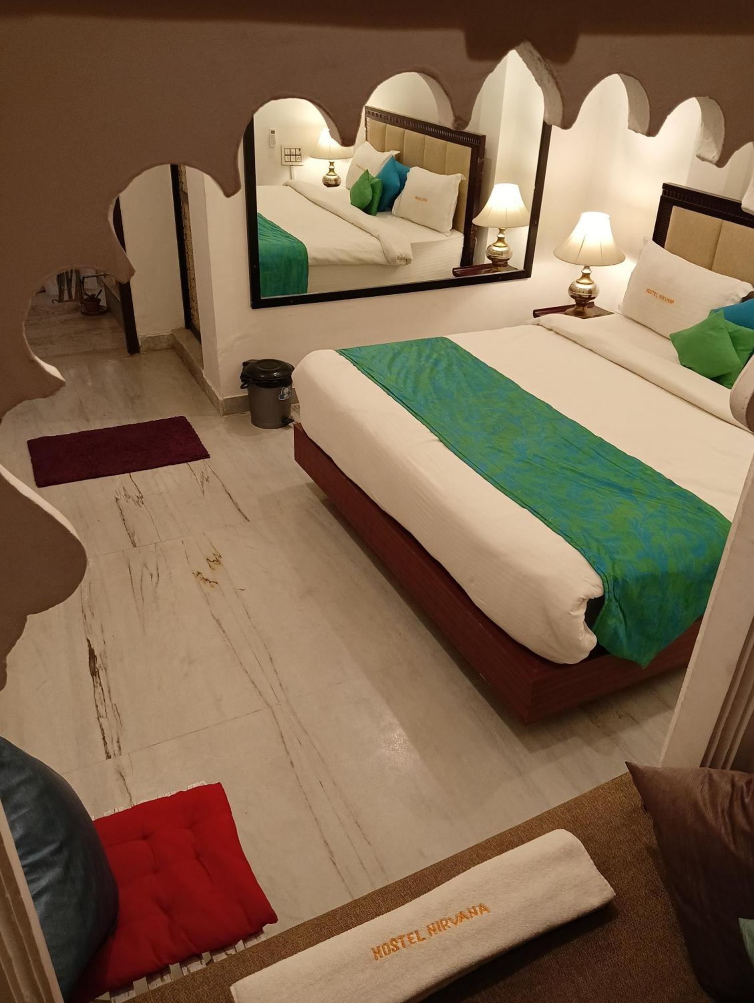 Hotel Nirvana Lakeside Udaipur Exteriör bild
