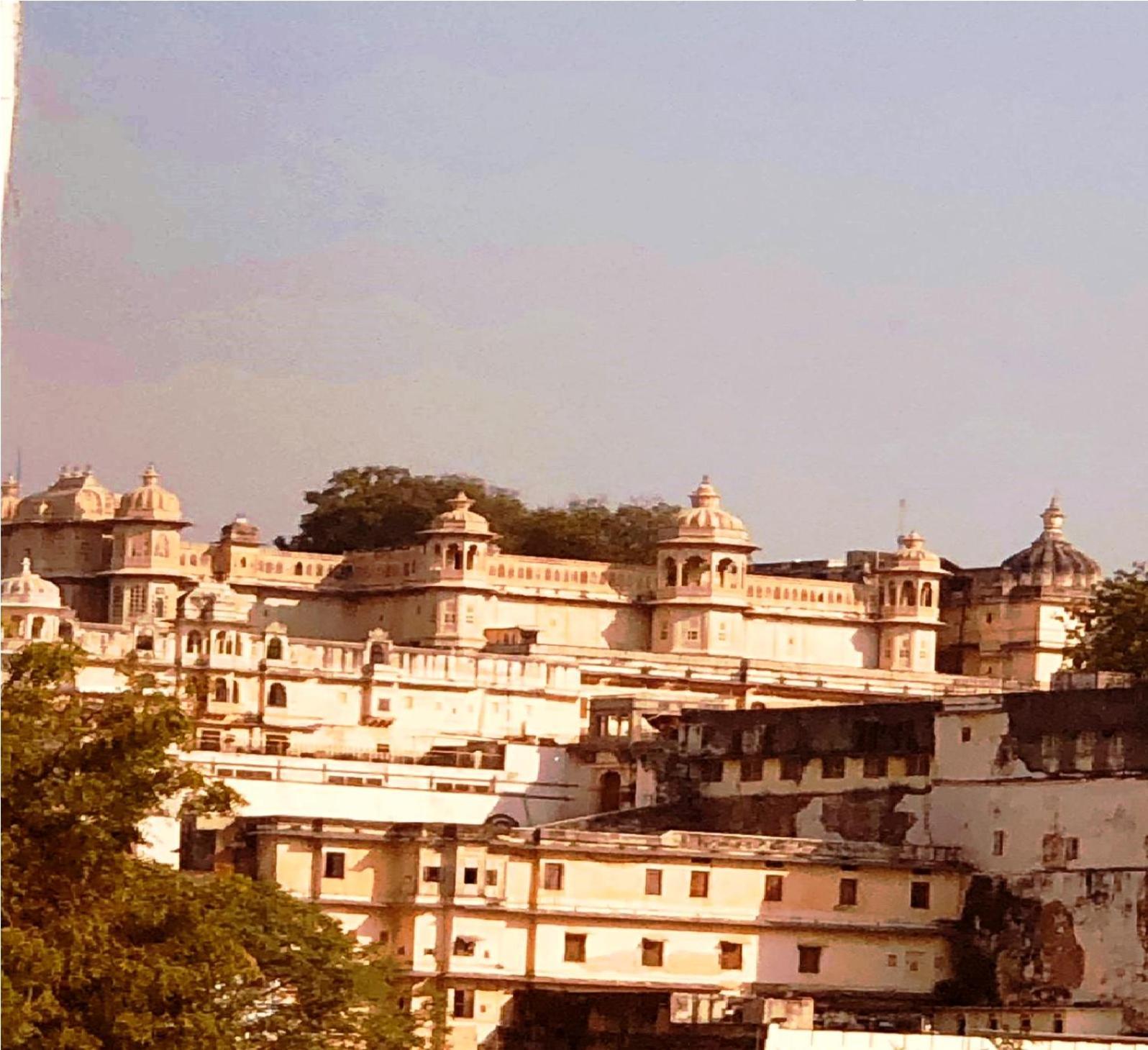 Hotel Nirvana Lakeside Udaipur Exteriör bild