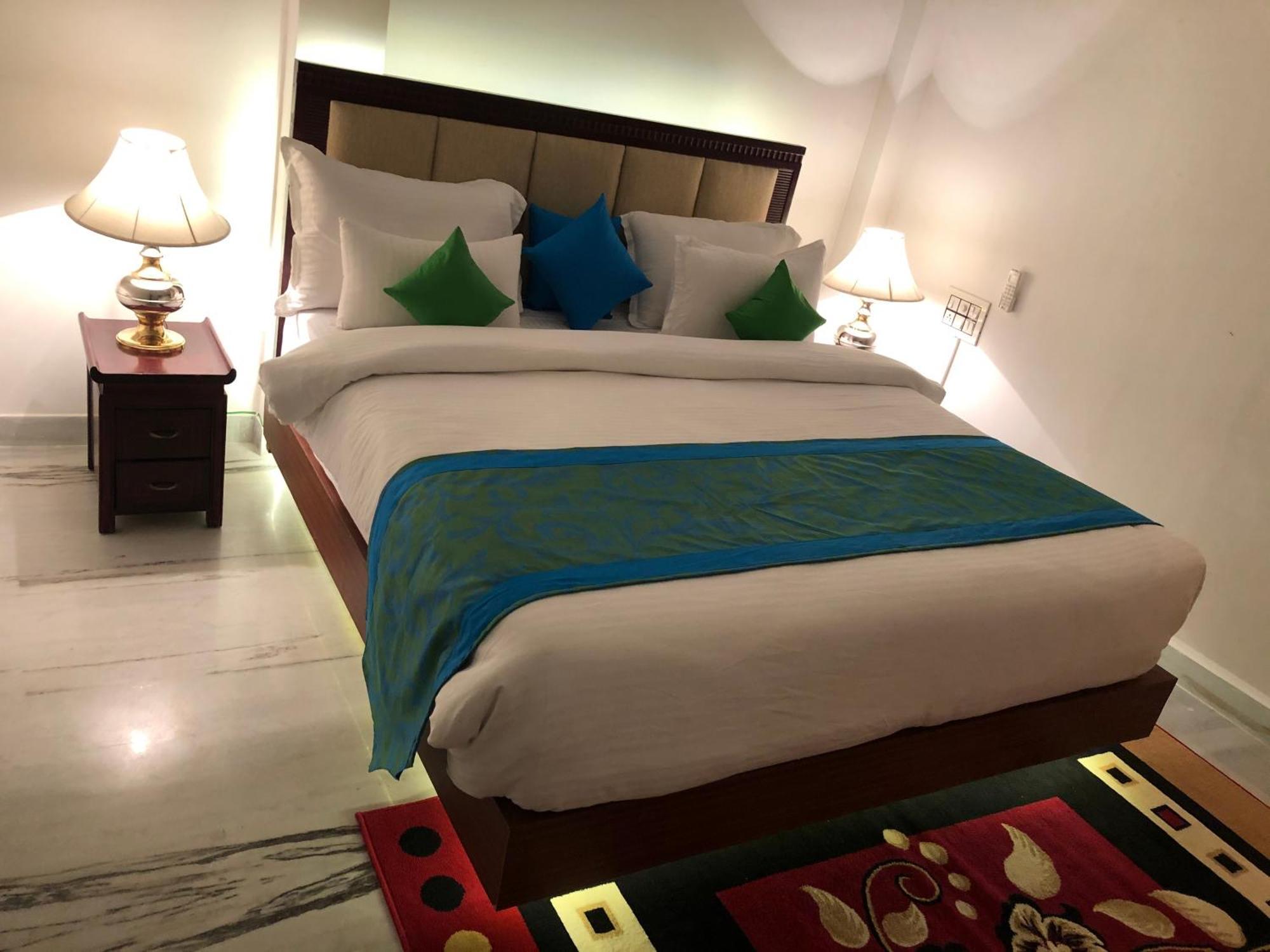 Hotel Nirvana Lakeside Udaipur Exteriör bild