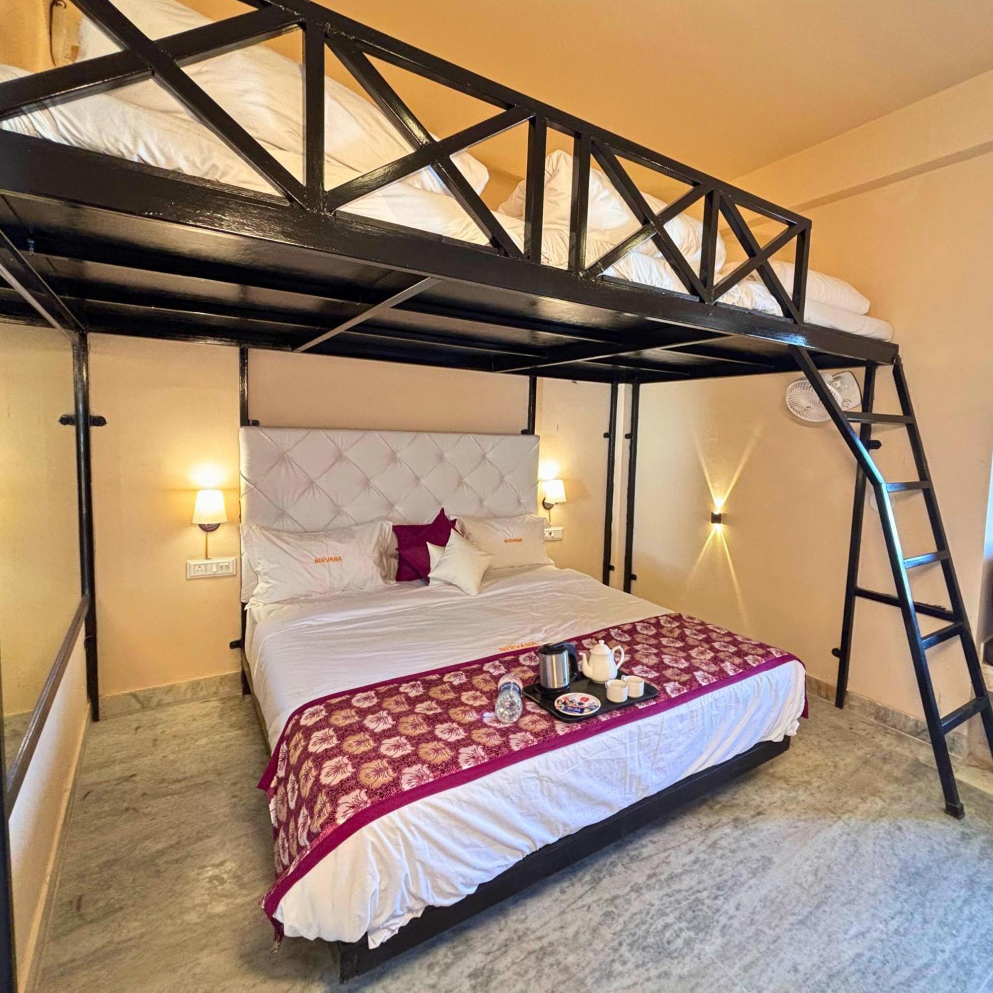 Hotel Nirvana Lakeside Udaipur Exteriör bild