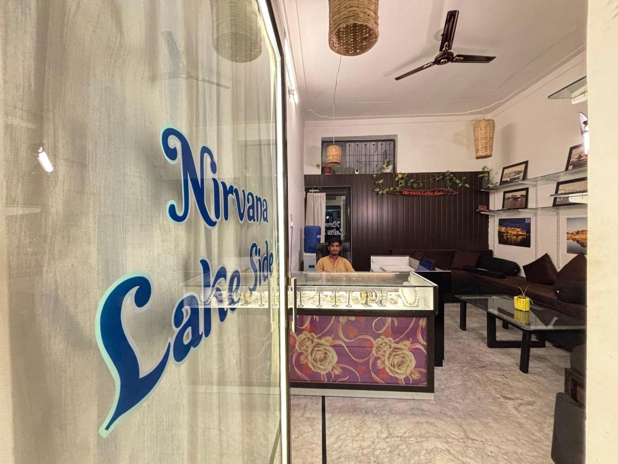 Hotel Nirvana Lakeside Udaipur Exteriör bild