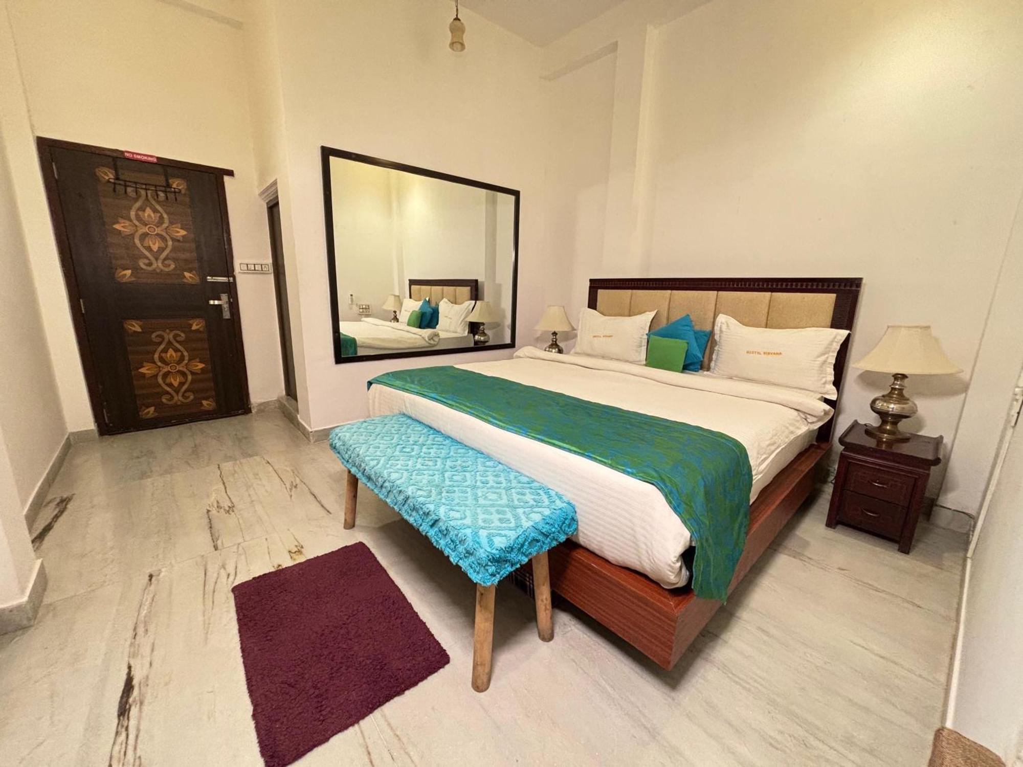 Hotel Nirvana Lakeside Udaipur Exteriör bild